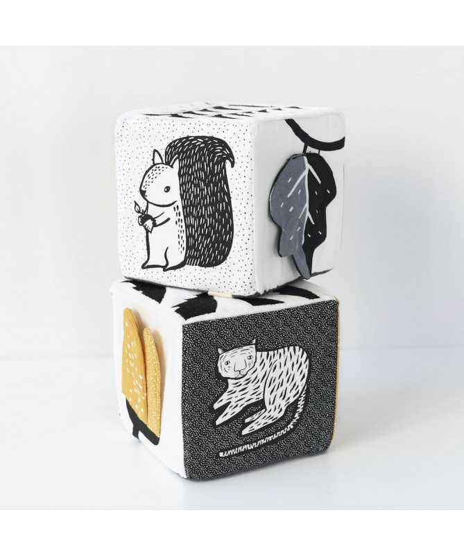 Cube d'éveil, cube sensoriel, inspiration Montessori, bébé